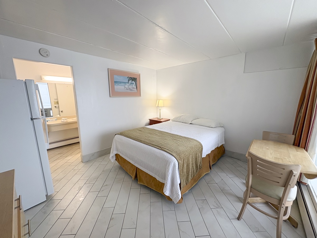 Motel Room - 1 Queen Bed view 2